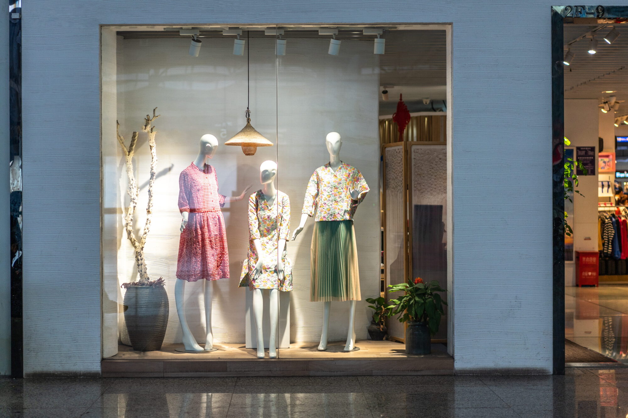 luxury retail glazing cleaning